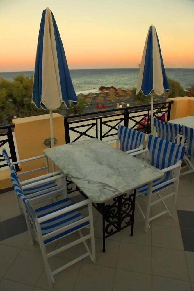 Levante Beach Hotel — Restaurant & bars in Kamari, South Aegean