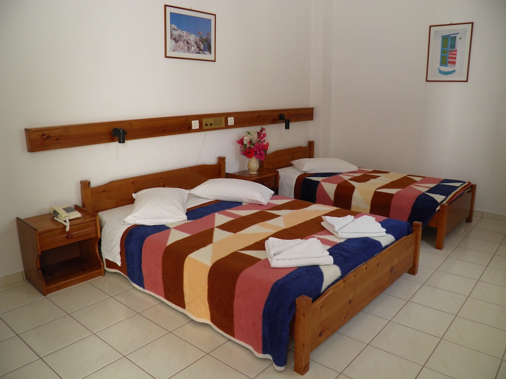 Levante Beach Hotel — Hotel rooms in Kamari, South Aegean