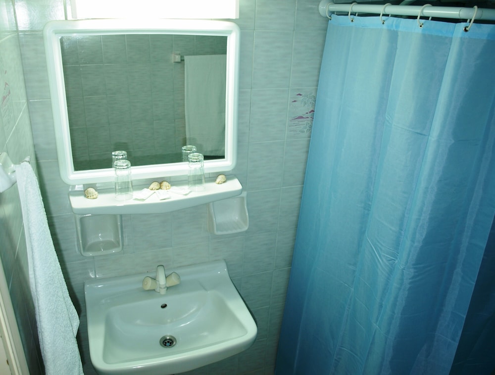 Levante Beach Hotel — Hotel rooms in Kamari, South Aegean