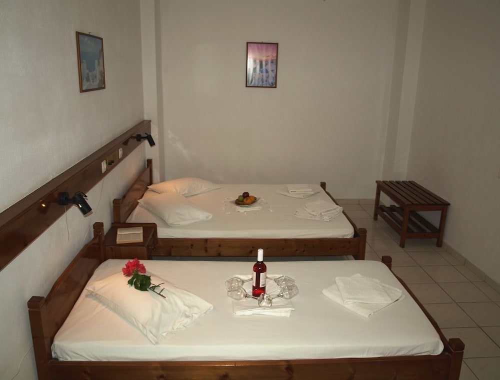 Levante Beach Hotel — Hotel rooms in Kamari, South Aegean