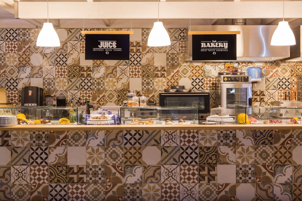 Sundance Apartments and Suites — Restaurant & bars in Hersonissos