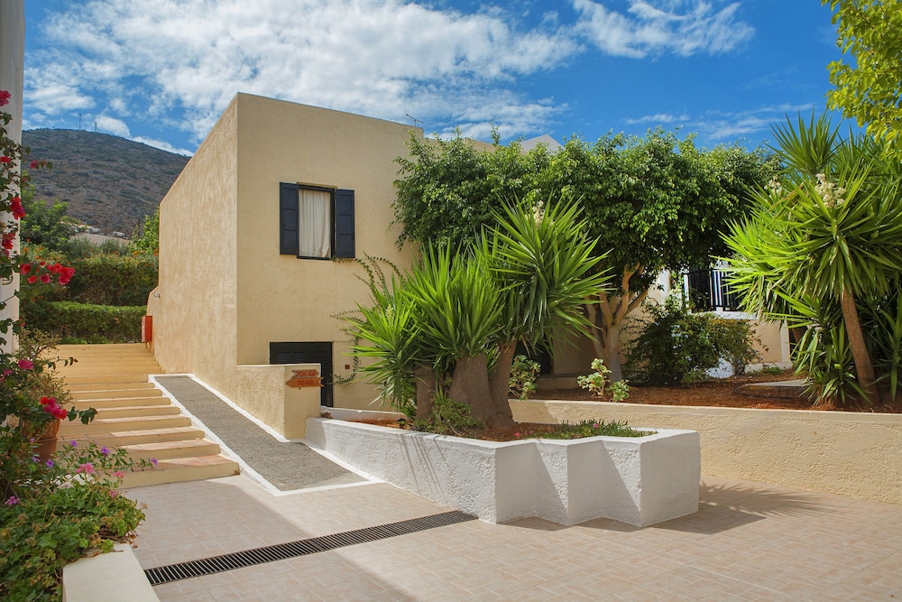 Sundance Apartments and Suites — Hotel building in Hersonissos