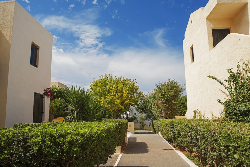 Sundance Apartments and Suites — Hotel building in Hersonissos