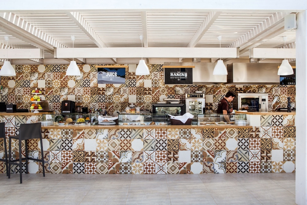 Sundance Apartments and Suites — Restaurant & bars in Hersonissos