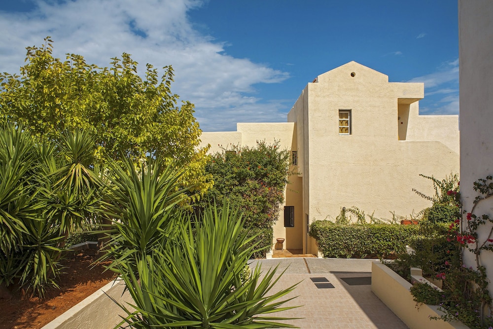 Sundance Apartments and Suites — Hotel building in Hersonissos