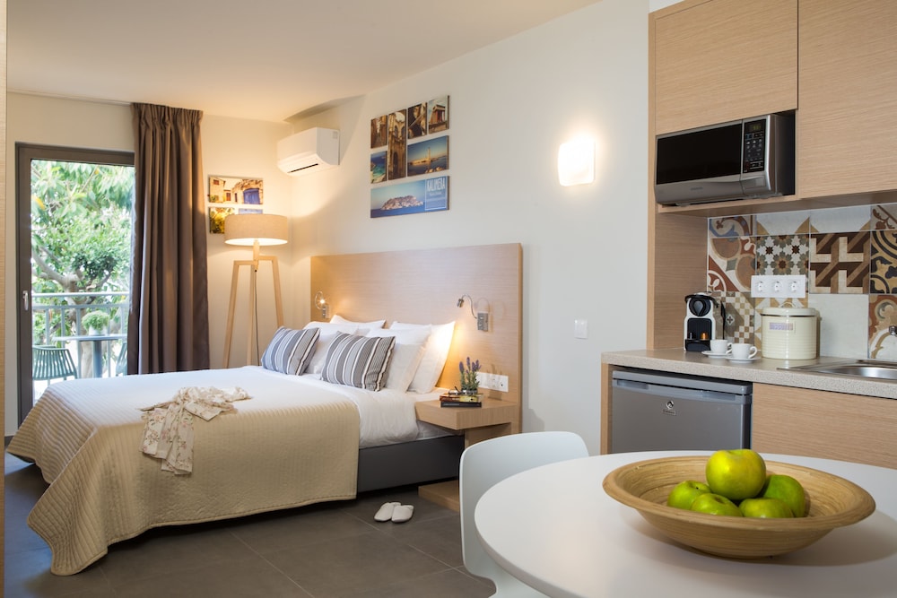 Sundance Apartments and Suites — Hotel rooms in Hersonissos