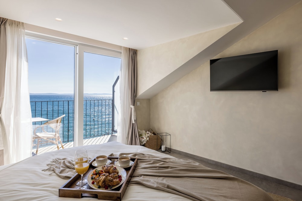 Hotel Aria — Hotel rooms in Podstrana, Split-Dalmatia