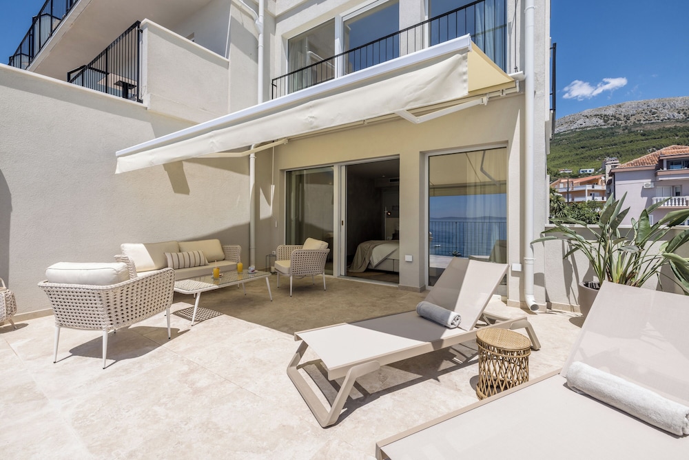 Hotel Aria — Hotel building in Podstrana, Split-Dalmatia