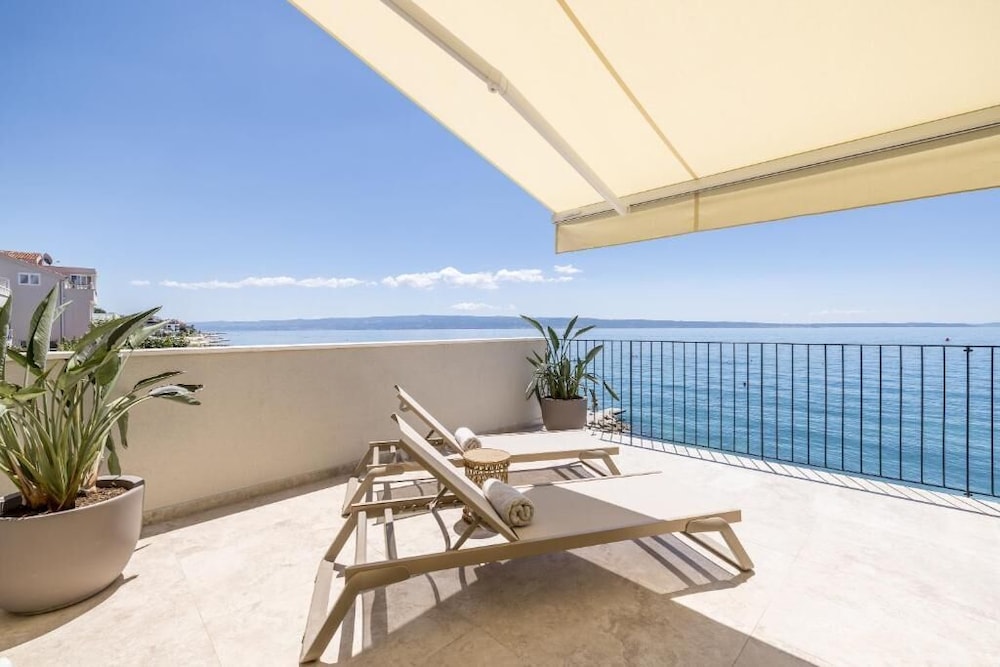 Hotel Aria — Hotel rooms in Podstrana, Split-Dalmatia