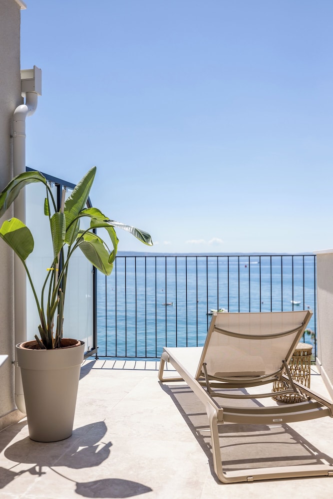 Hotel Aria — Hotel rooms in Podstrana, Split-Dalmatia