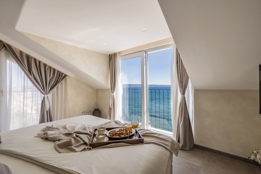 Hotel Aria — Hotel rooms in Podstrana, Split-Dalmatia