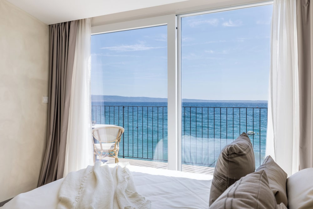 Hotel Aria — Hotel rooms in Podstrana, Split-Dalmatia