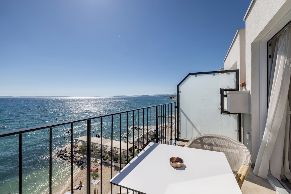 Hotel Aria — Beach in Podstrana, Split-Dalmatia