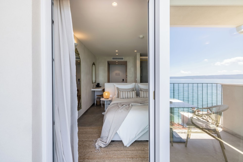 Hotel Aria — Hotel rooms in Podstrana, Split-Dalmatia