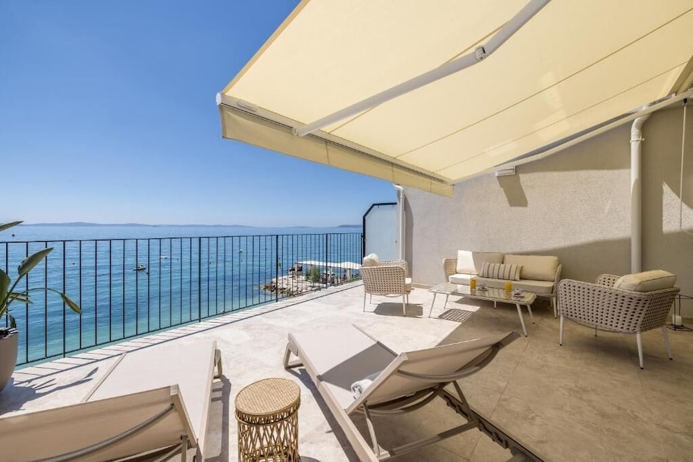Hotel Aria — Hotel rooms in Podstrana, Split-Dalmatia