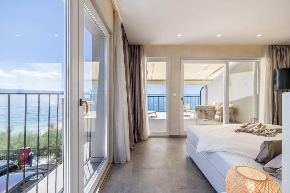 Hotel Aria — Hotel rooms in Podstrana, Split-Dalmatia