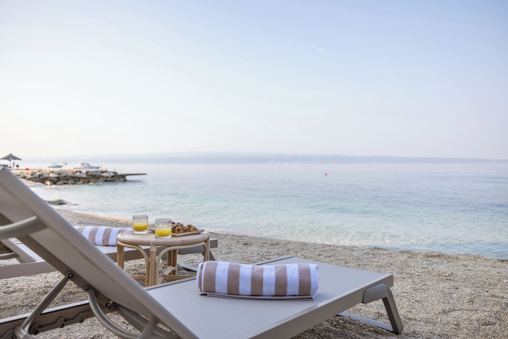 Hotel Aria — Beach in Podstrana, Split-Dalmatia