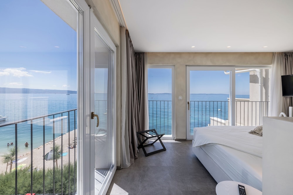 Hotel Aria — Hotel rooms in Podstrana, Split-Dalmatia