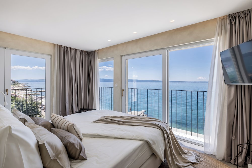 Hotel Aria — Hotel rooms in Podstrana, Split-Dalmatia