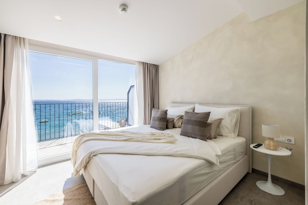 Hotel Aria — Hotel rooms in Podstrana, Split-Dalmatia