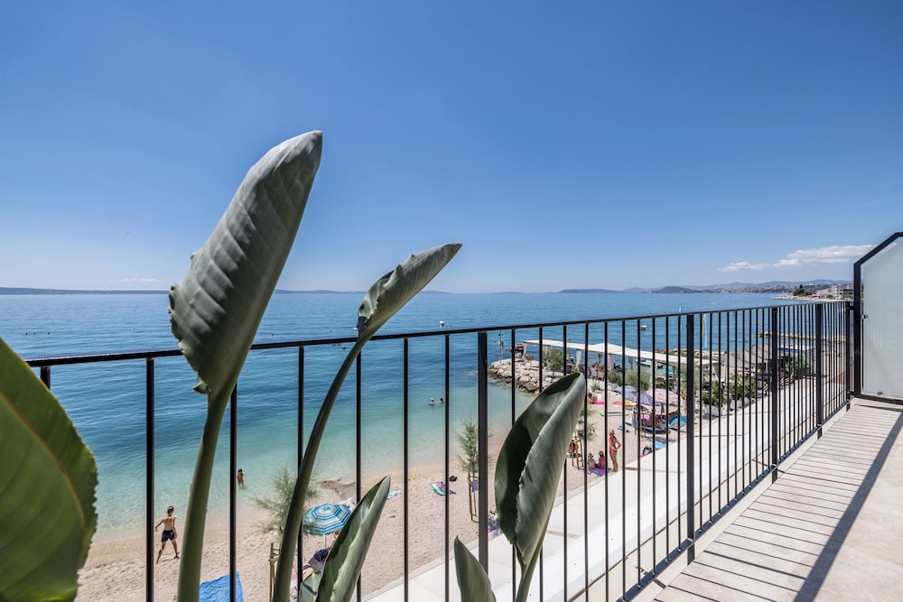 Hotel Aria — Beach in Podstrana, Split-Dalmatia