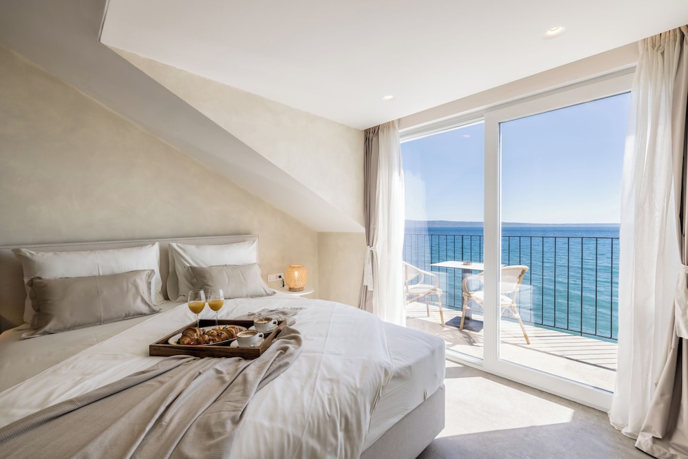 Hotel Aria — Hotel rooms in Podstrana, Split-Dalmatia