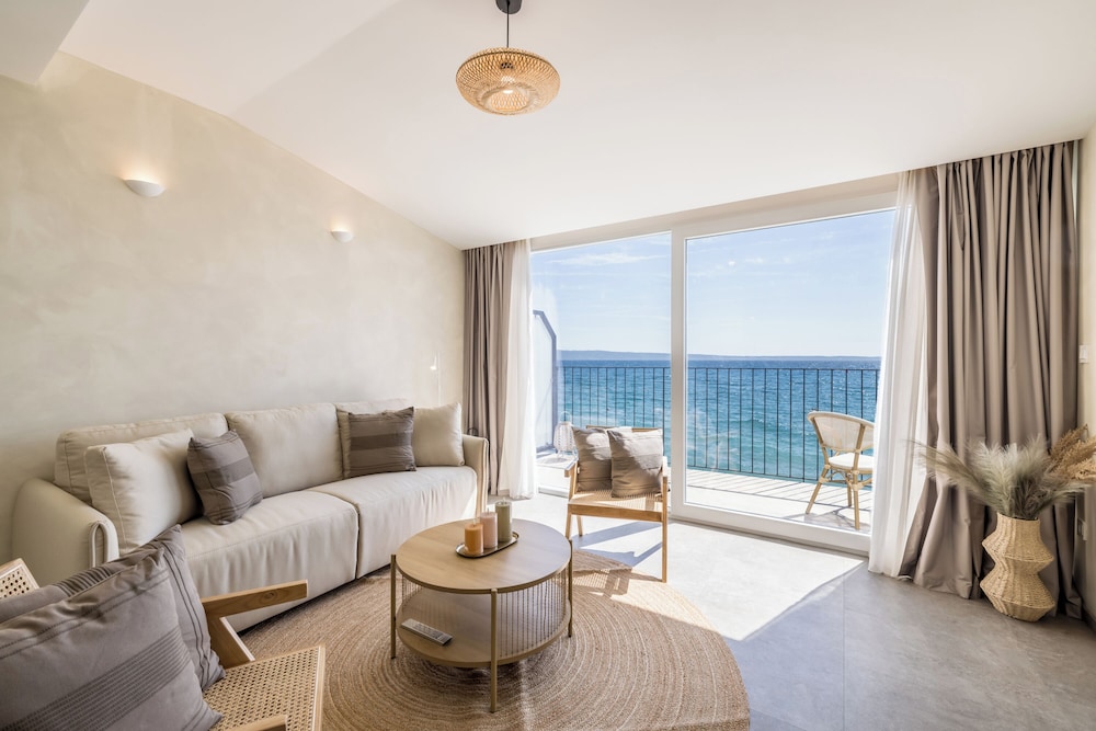 Hotel Aria — Hotel rooms in Podstrana, Split-Dalmatia