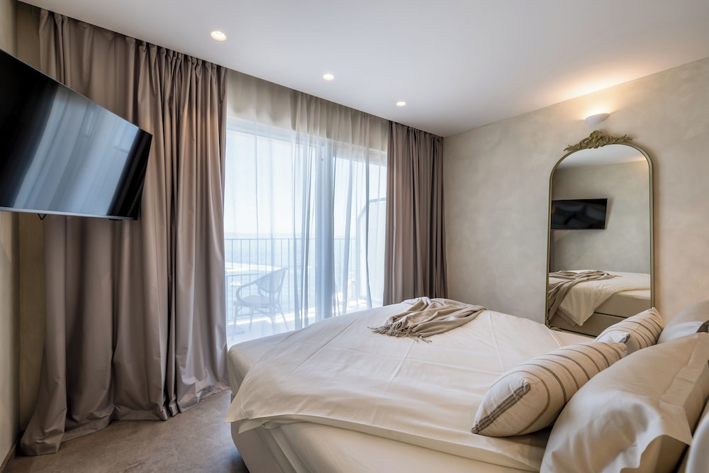 Hotel Aria — Hotel rooms in Podstrana, Split-Dalmatia