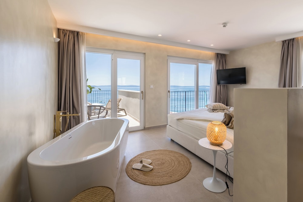 Hotel Aria — Hotel rooms in Podstrana, Split-Dalmatia