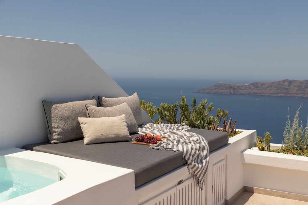 LUKAS Aethereal Living — Hotel rooms in Imerovigli, South Aegean