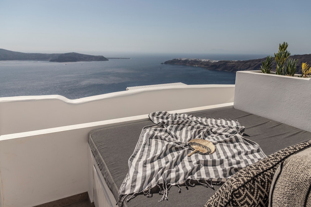 LUKAS Aethereal Living — Hotel rooms in Imerovigli, South Aegean