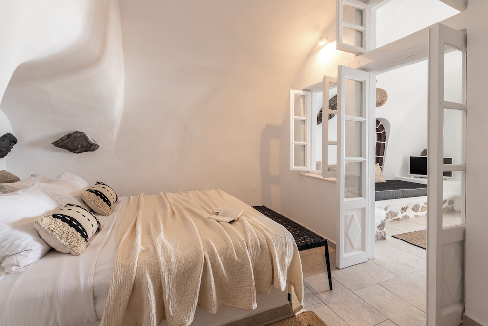 LUKAS Aethereal Living — Hotel rooms in Imerovigli, South Aegean