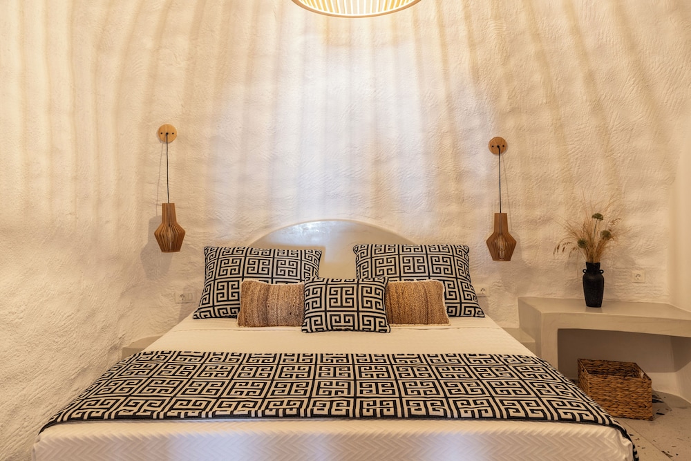 LUKAS Aethereal Living — Hotel rooms in Imerovigli, South Aegean