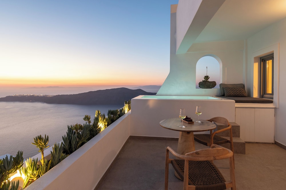LUKAS Aethereal Living — Hotel rooms in Imerovigli, South Aegean