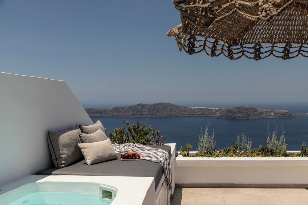 LUKAS Aethereal Living — Hotel rooms in Imerovigli, South Aegean