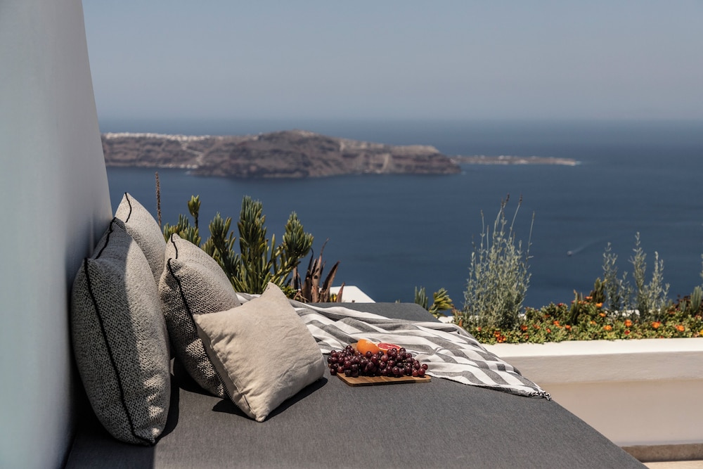 LUKAS Aethereal Living — Hotel rooms in Imerovigli, South Aegean