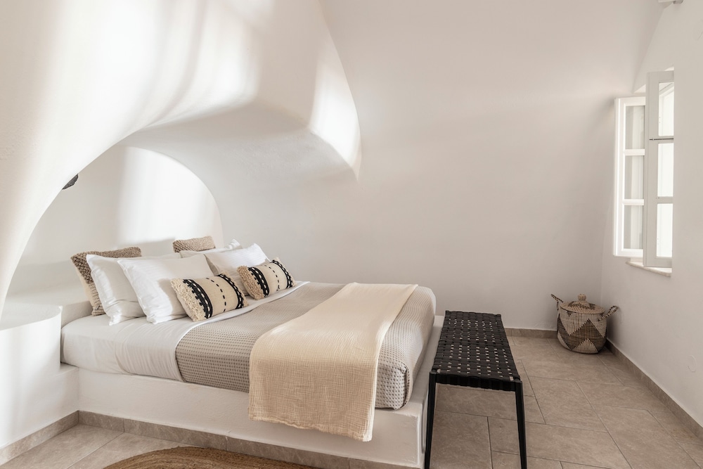 LUKAS Aethereal Living — Hotel rooms in Imerovigli, South Aegean