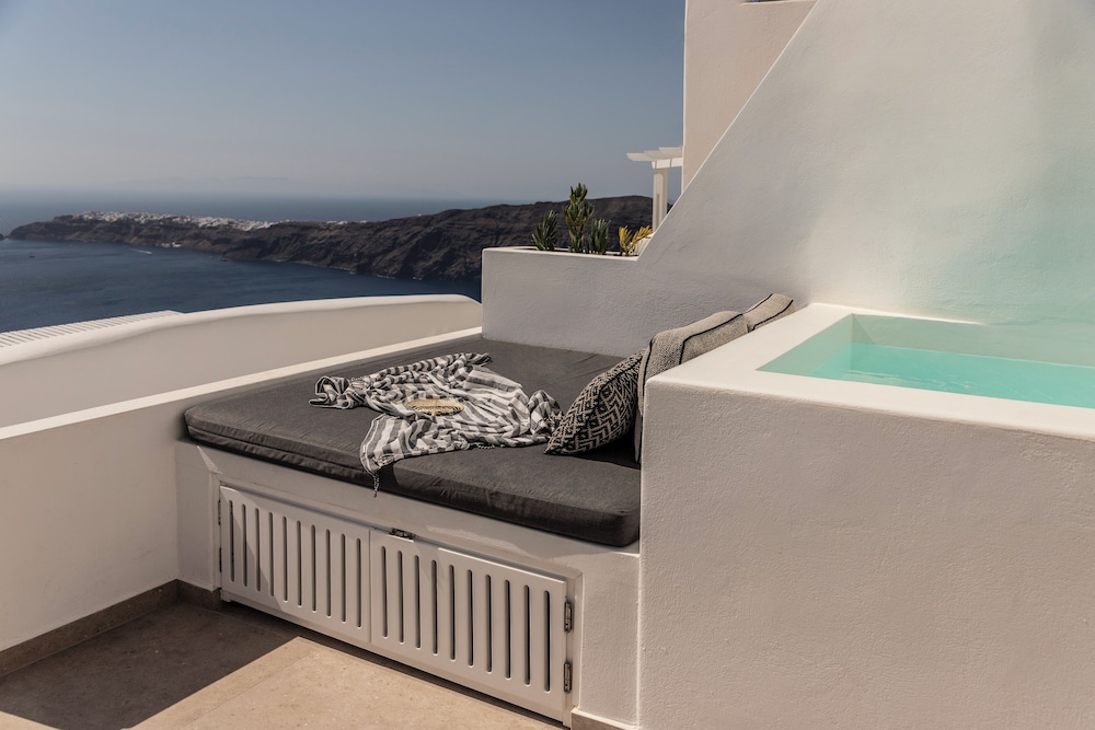 LUKAS Aethereal Living — Hotel rooms in Imerovigli, South Aegean