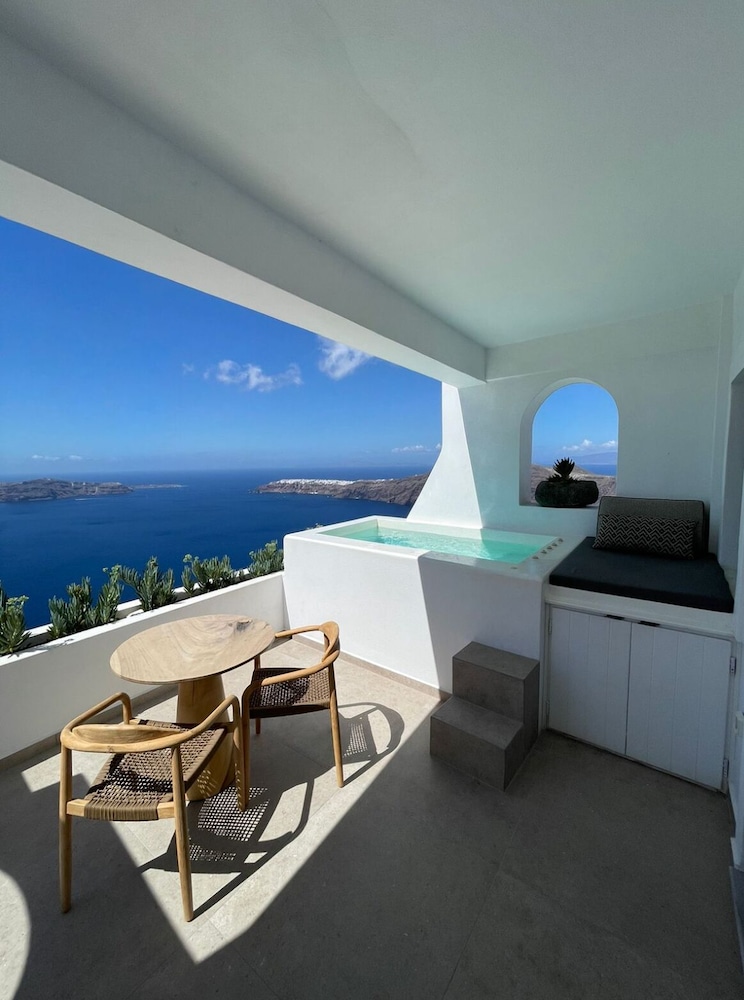 LUKAS Aethereal Living — Hotel rooms in Imerovigli, South Aegean