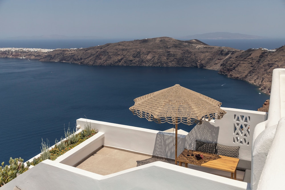 LUKAS Aethereal Living — Hotel building in Imerovigli, South Aegean