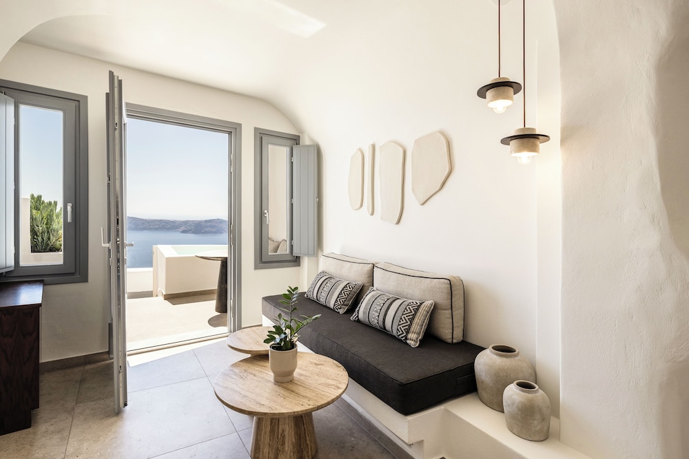 LUKAS Aethereal Living — Hotel rooms in Imerovigli, South Aegean