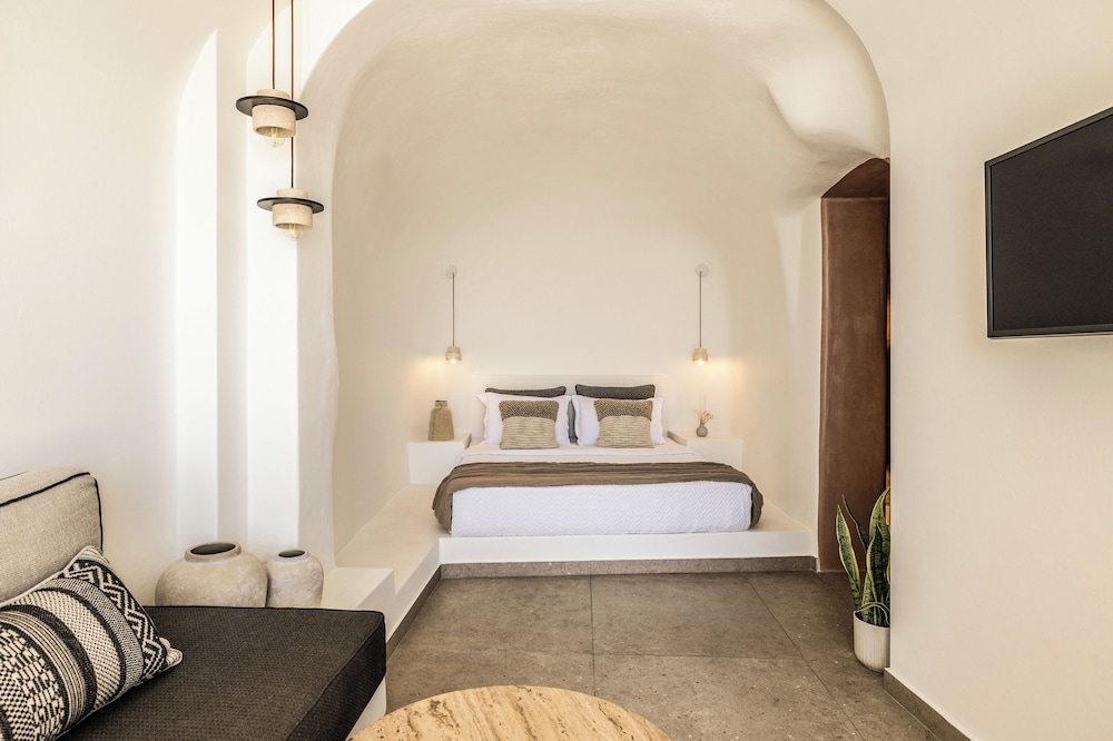 LUKAS Aethereal Living — Hotel rooms in Imerovigli, South Aegean