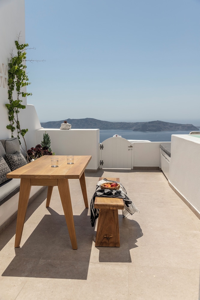 LUKAS Aethereal Living — Hotel building in Imerovigli, South Aegean