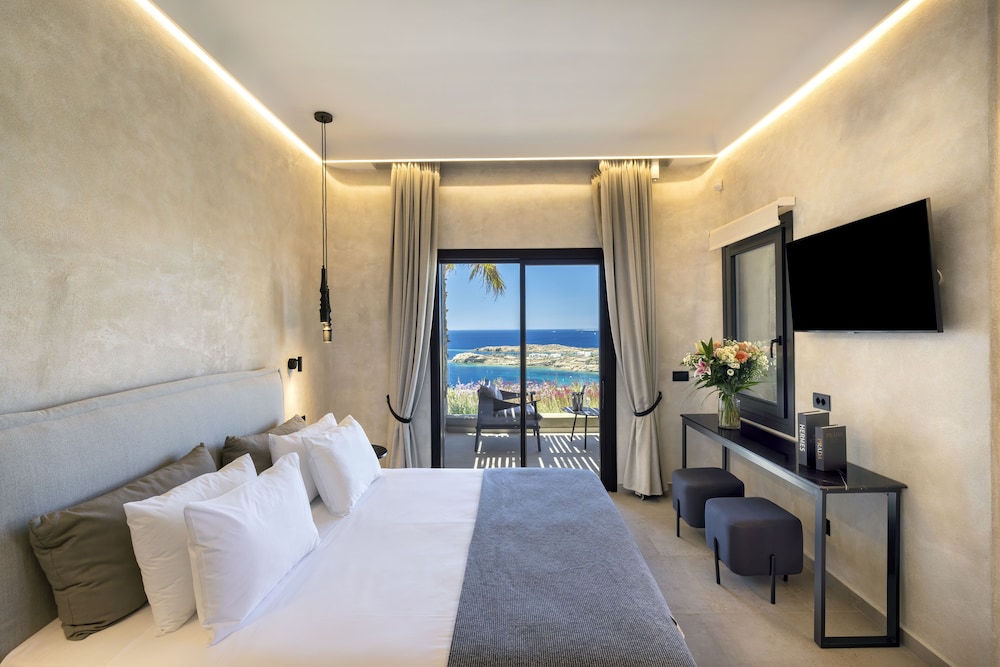 Tropicana Suites & Villas — Hotel rooms in Plati Gialos, South Aegean