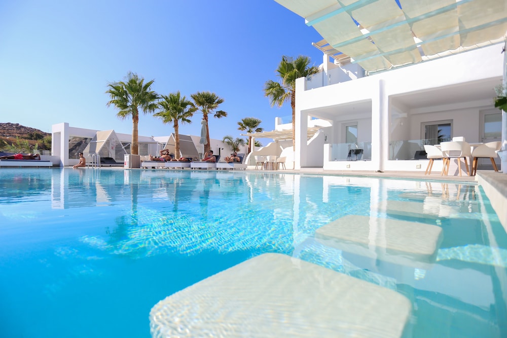 Tropicana Suites & Villas — Swimming pool in Plati Gialos, South Aegean
