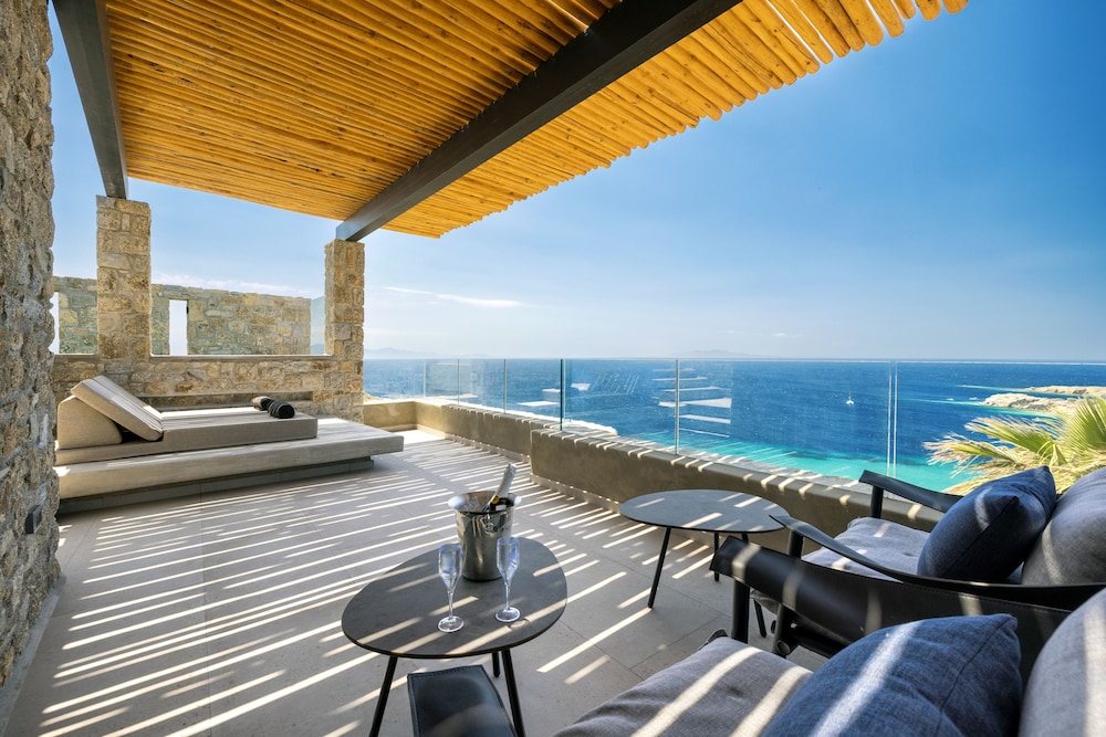 Tropicana Suites & Villas — Hotel rooms in Plati Gialos, South Aegean
