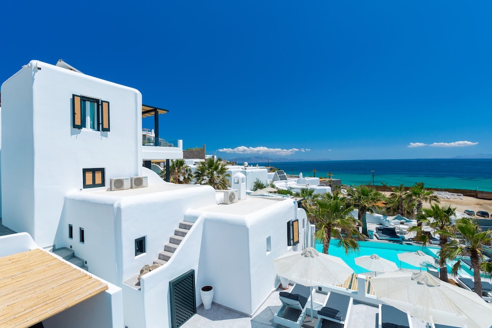Tropicana Suites & Villas — Main photo in Plati Gialos, South Aegean