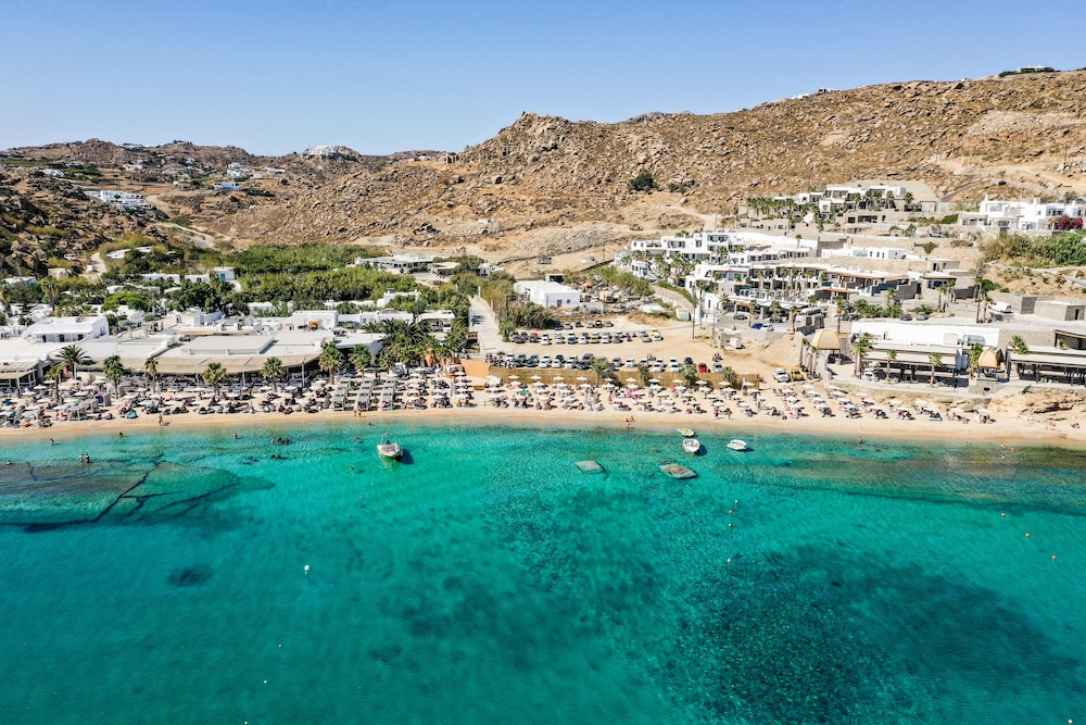 Tropicana Suites & Villas — Beach in Plati Gialos, South Aegean