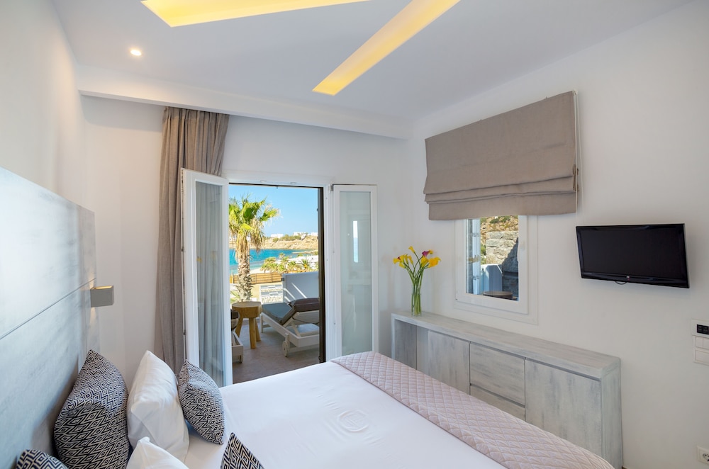 Tropicana Suites & Villas — Hotel rooms in Plati Gialos, South Aegean