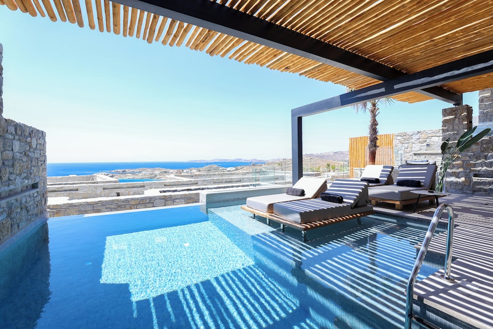 Tropicana Suites & Villas — Swimming pool in Plati Gialos, South Aegean